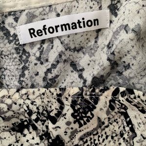 Like new Reformation Margot skirt in rattlesnake